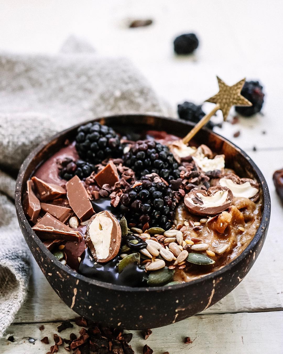 Blackberry and Cacao Smoothie Bowl