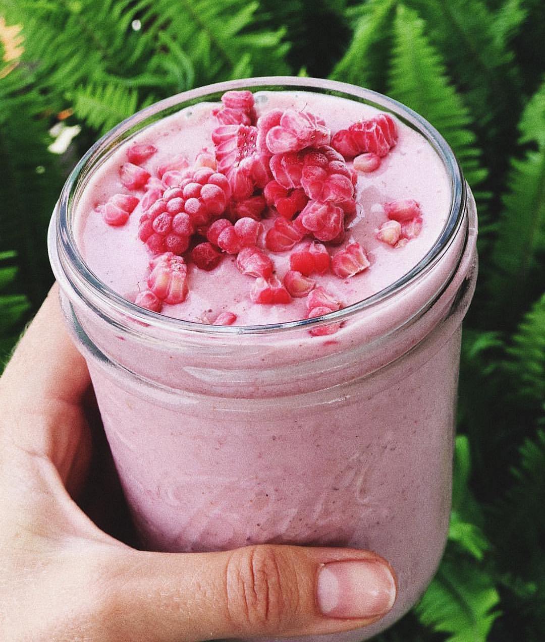 Strawberry Banana Smoothie with Almond Butter and Oats