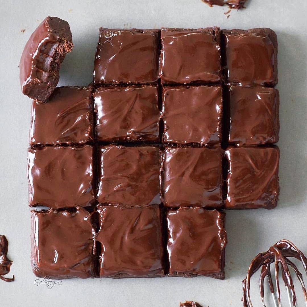 Vegan No-Bake Fudgy Brownies