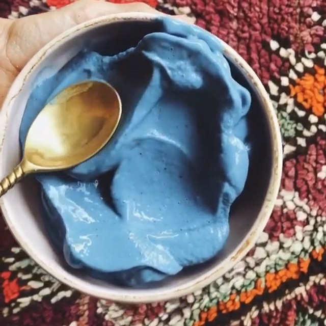 Creamy Blue Smoothie Bowl