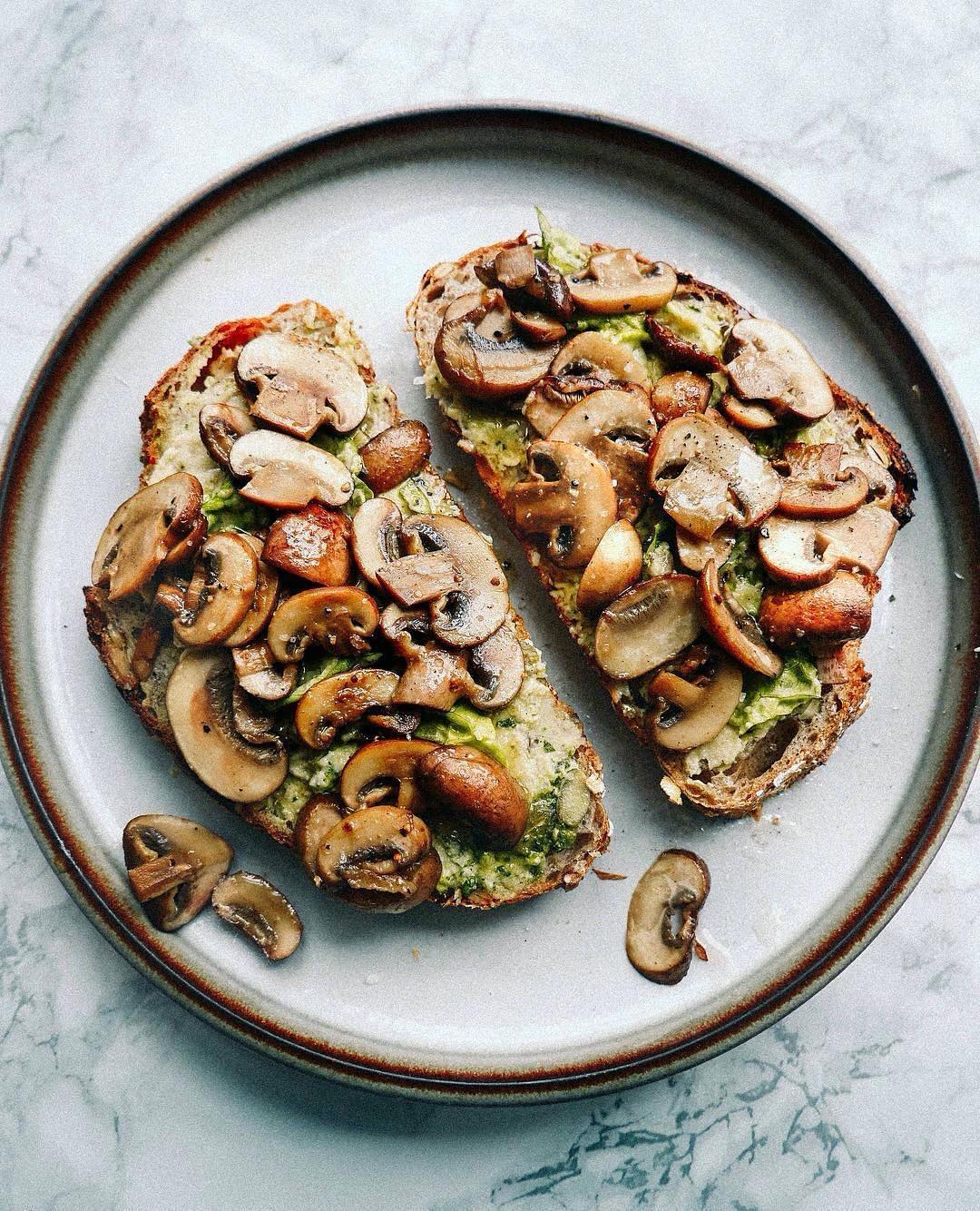 Fresh Mushroom and Avocado Toast with Pesto