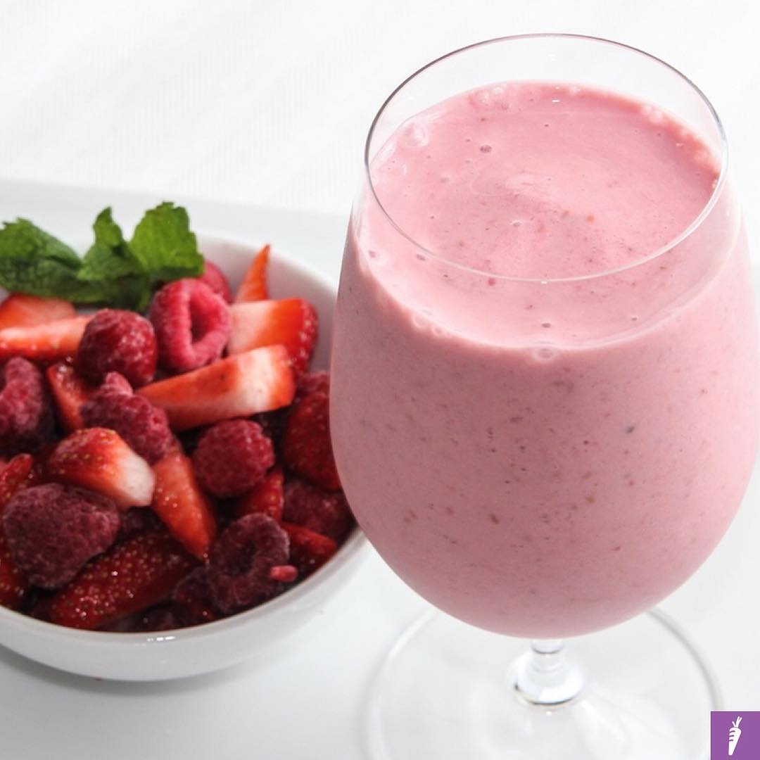 Refreshing Guilt-Free Berry Cheesecake Smoothie