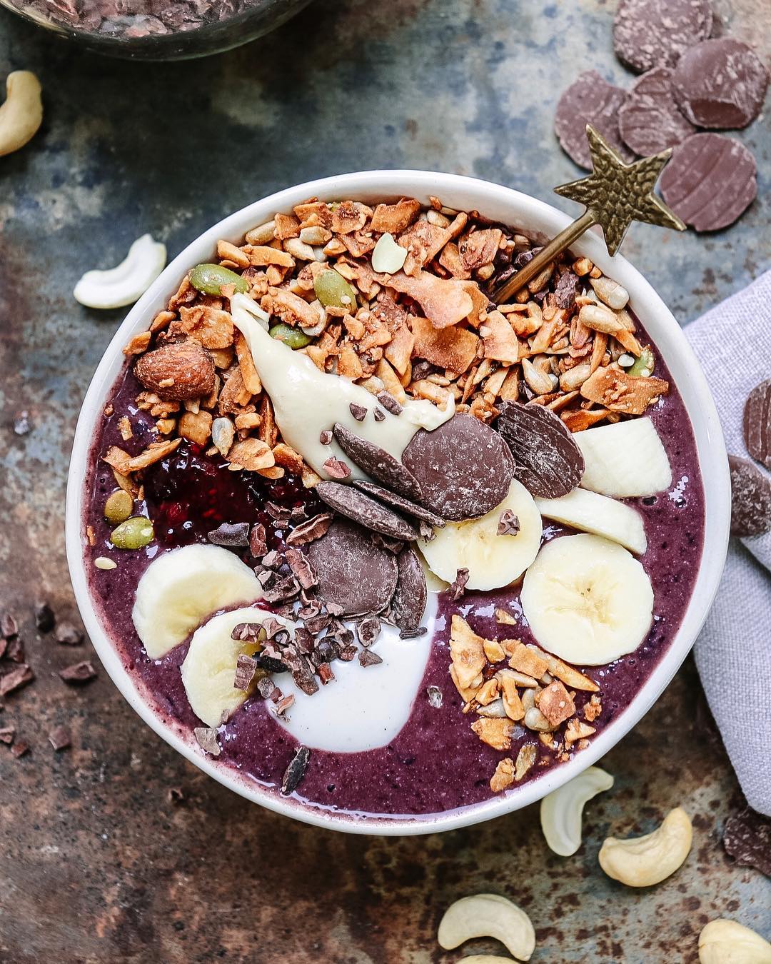 Easy Homemade Blueberry Acai Smoothie Bowl