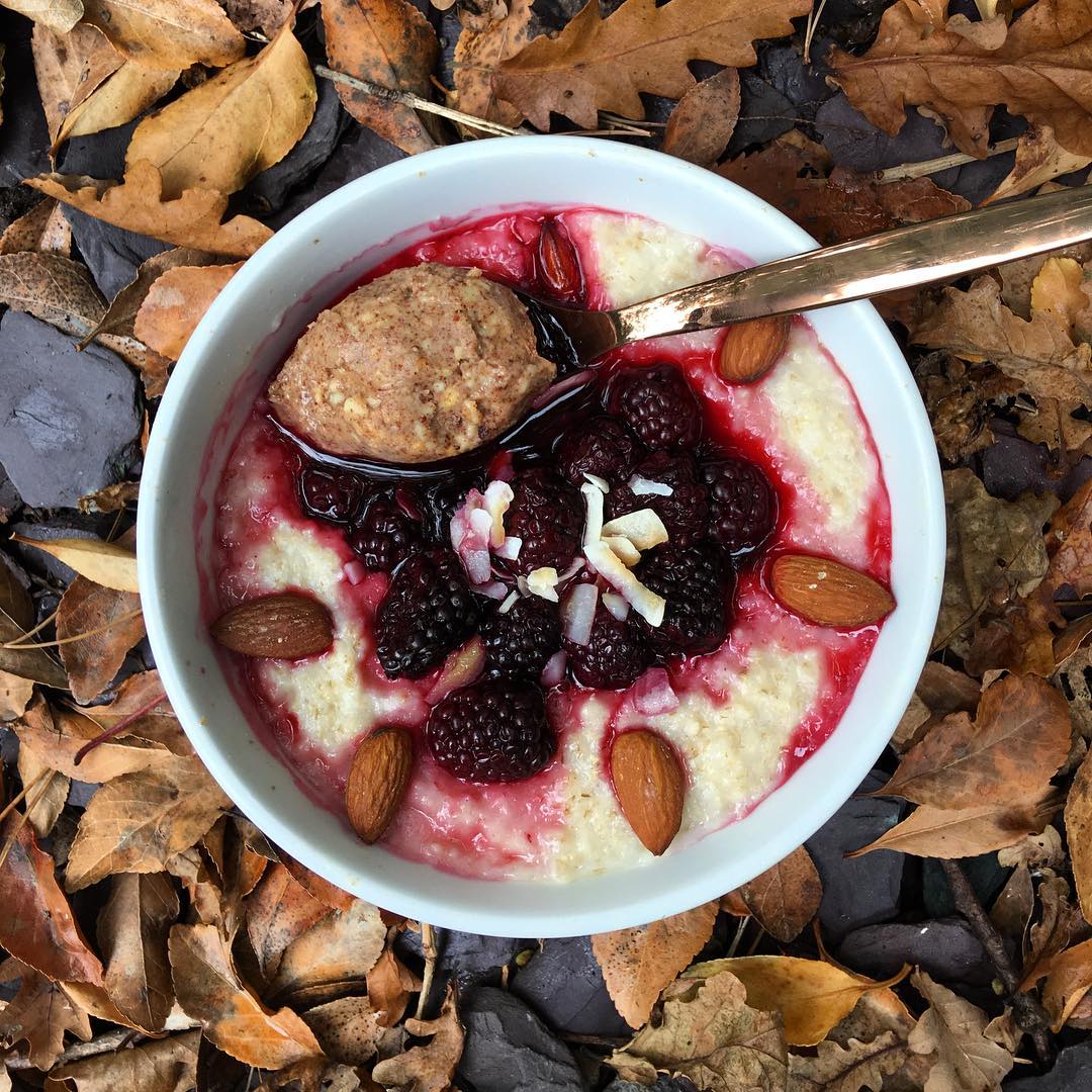 Blackberry and Almond Porridge for Autumn Morning