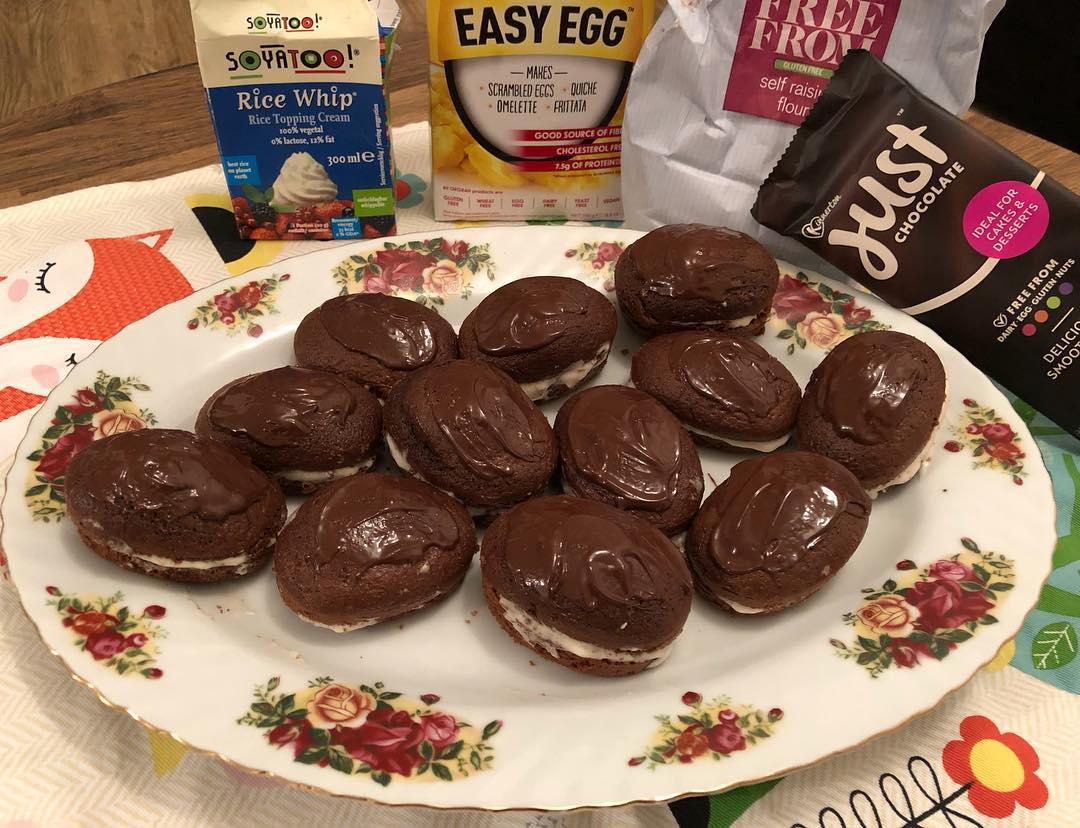 Little Chocolate Sponges and Coconut