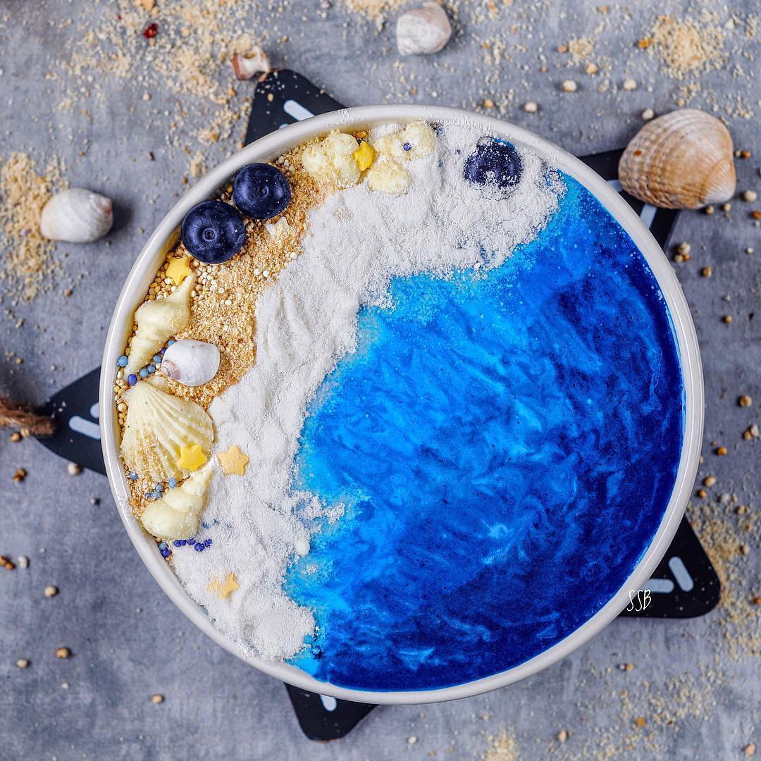 Ella's Refreshing Blue Smoothie Bowl