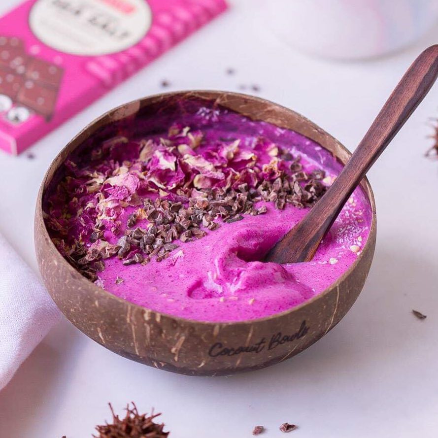 Bright and Vibrant Pitaya Smoothie Bowl