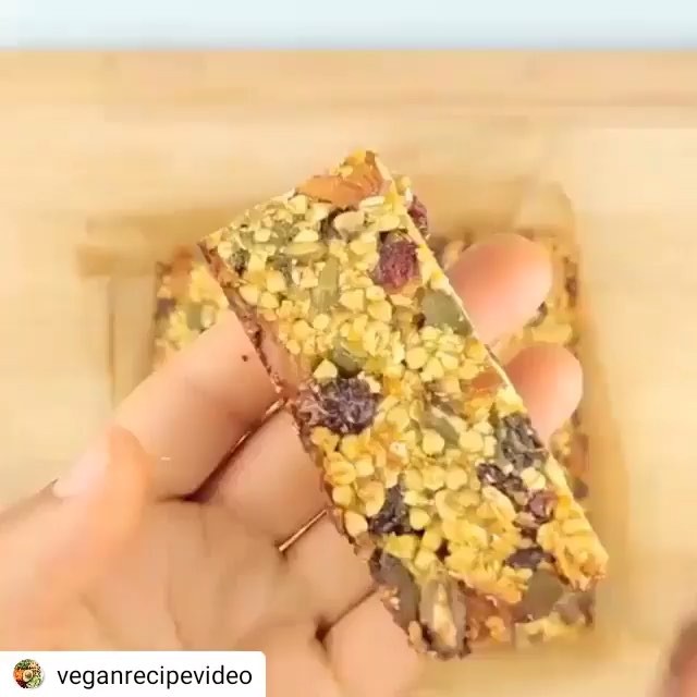 Vegan Oat-Based Energy Bars