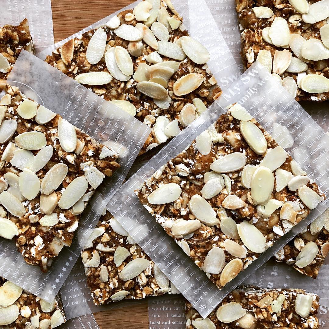 Honey Almond Breakfast Cereal Bars