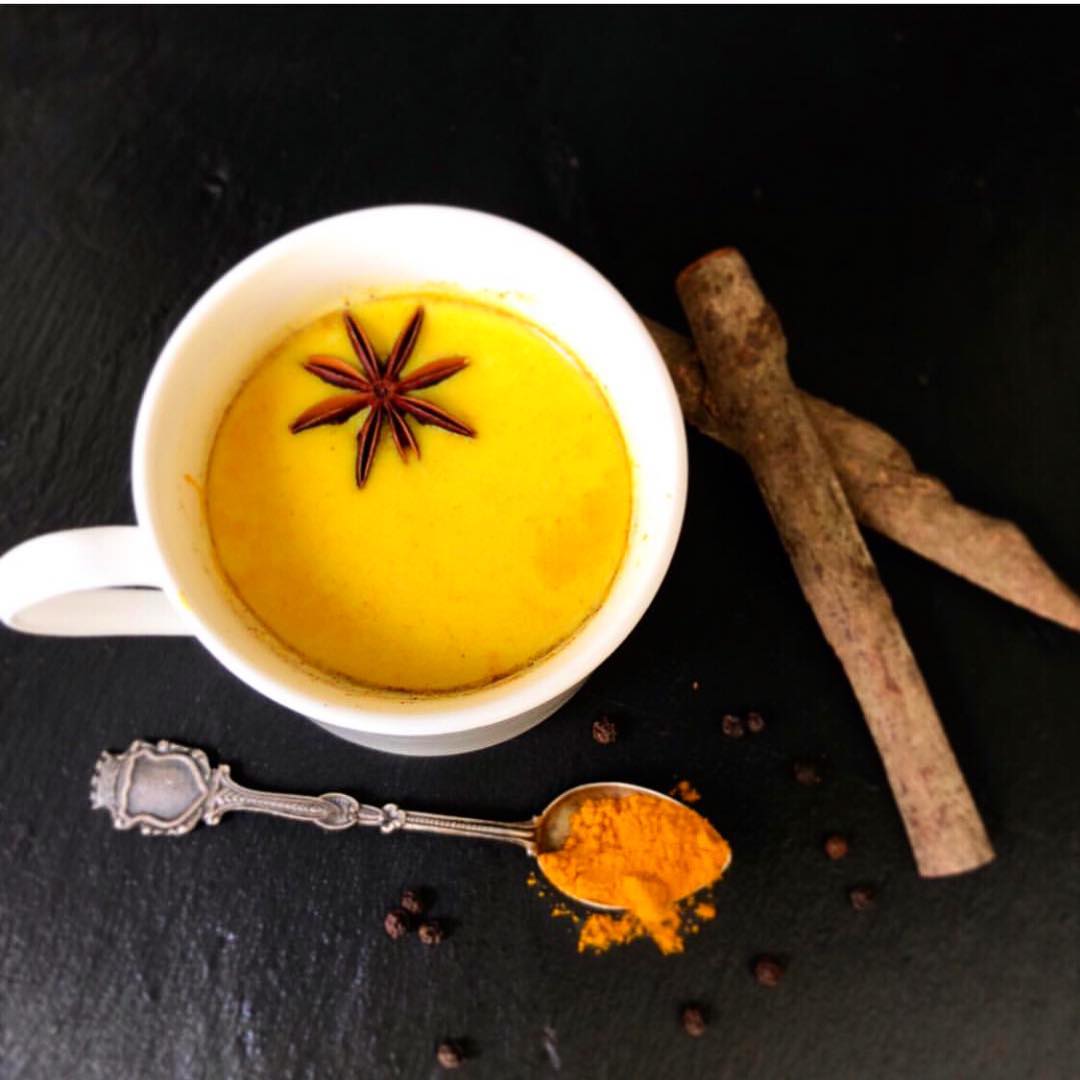 Turmeric Latte with Spices and Milk