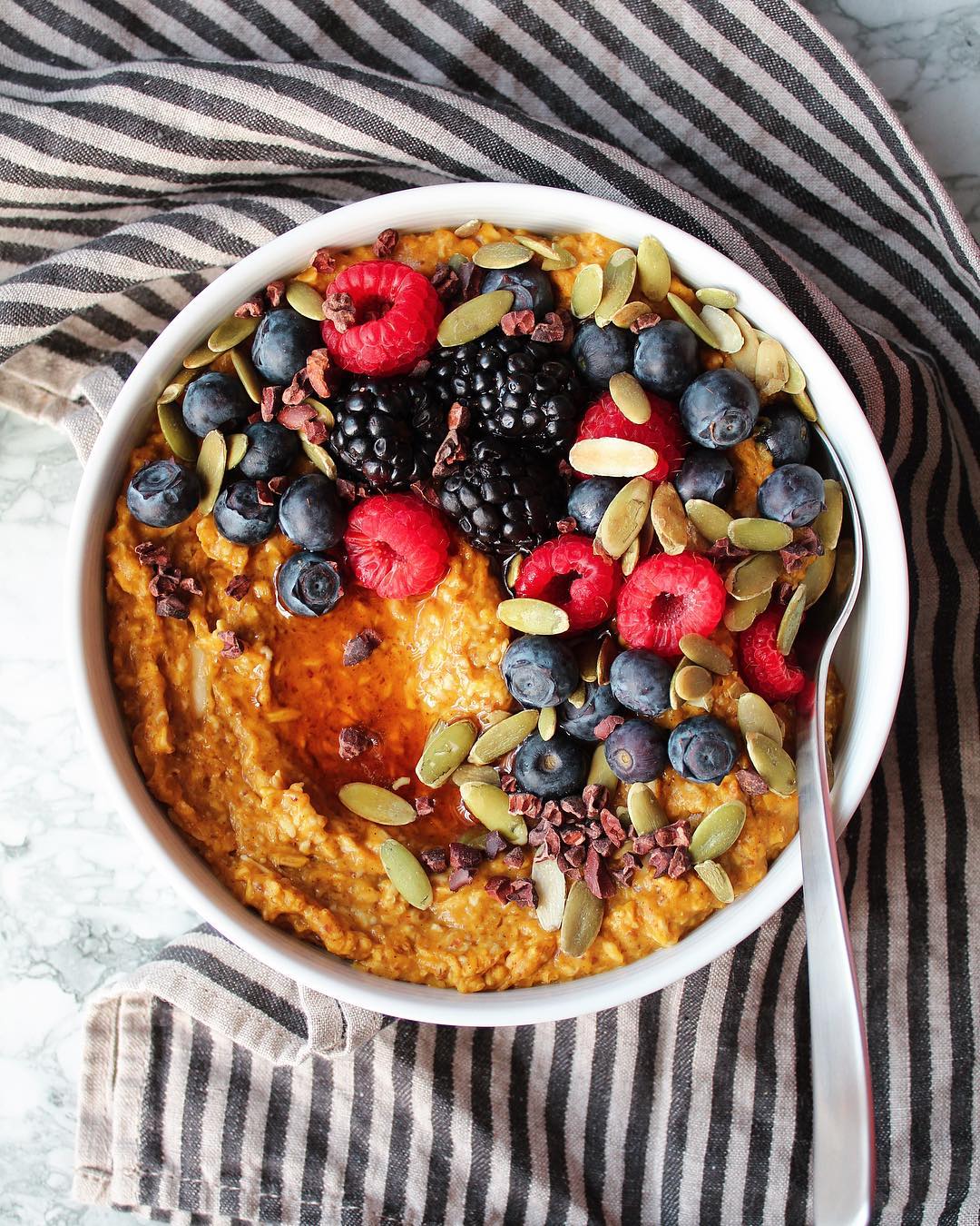 Creamy Pumpkin Oatmeal with Banana and Spices