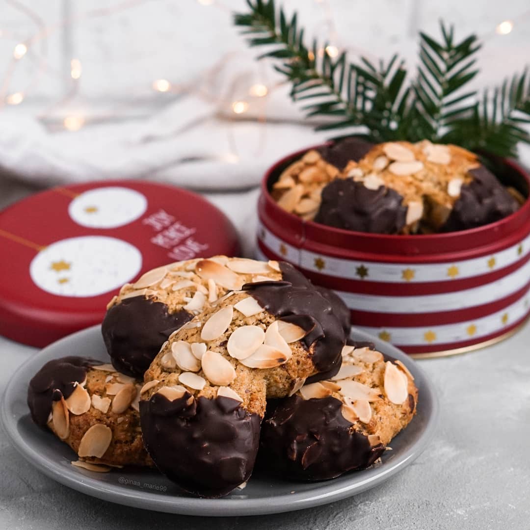 Vegan Hazelnut Macaroons Christmas Baking Treat