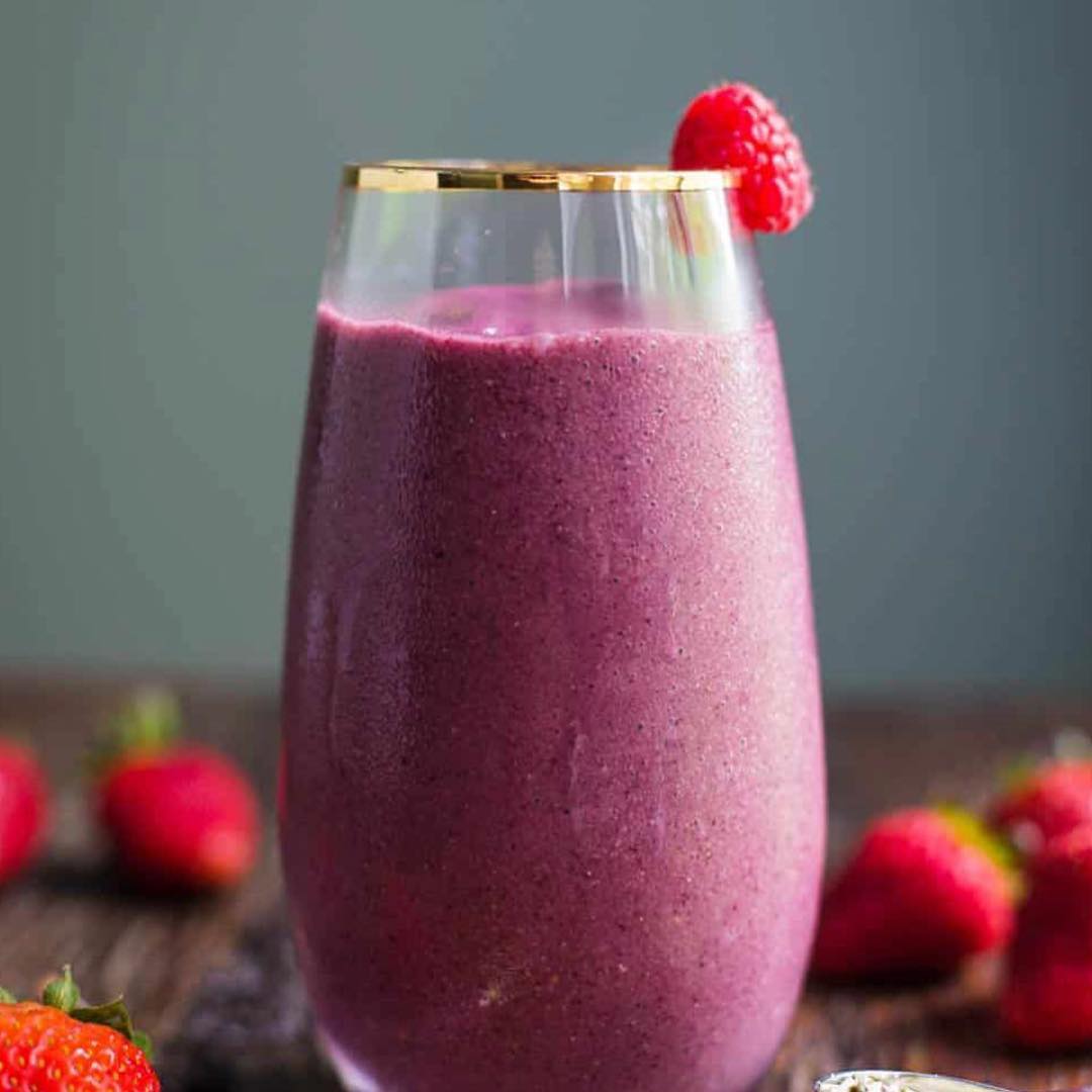 Açaí Berry Smoothie with Fresh Fruits