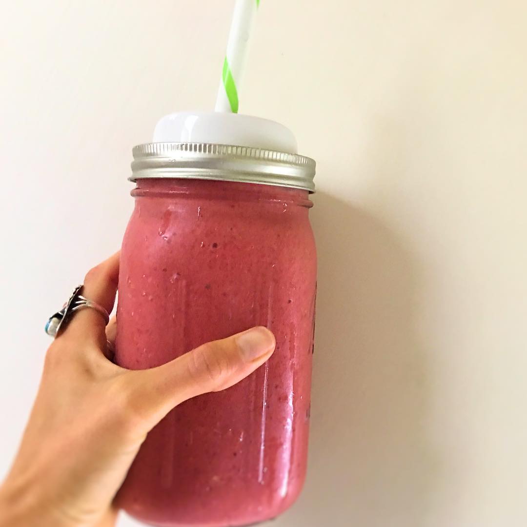 Razzmatazz Smoothie with Bananas and Berries