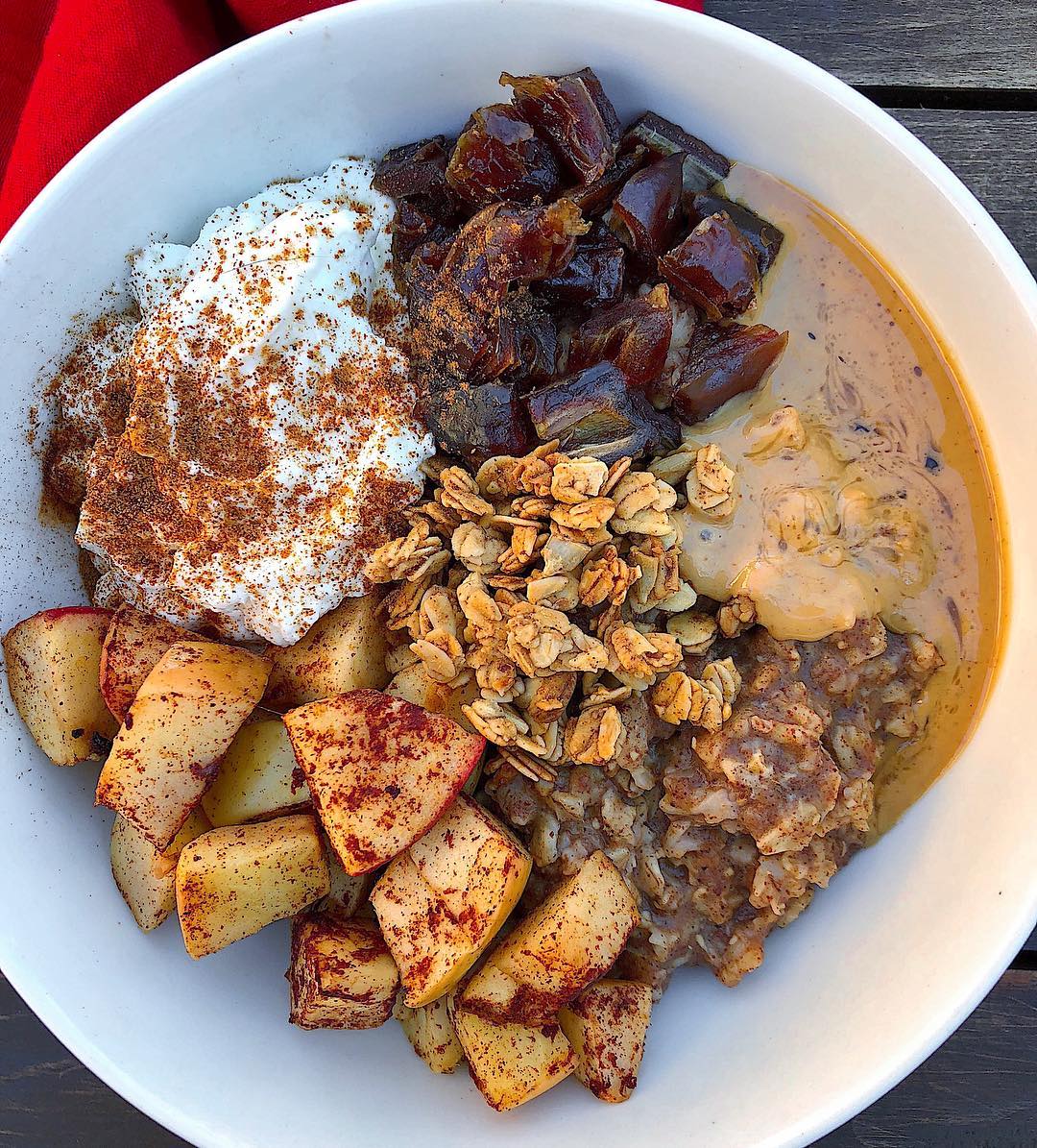 Apple Pie Oatmeal with Cinnamon and Protein