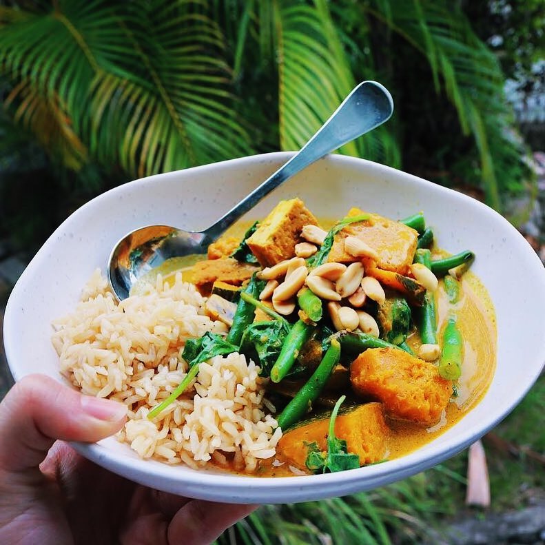 Easy Yellow Tofu Curry with Vegetables Recipe | Monchef