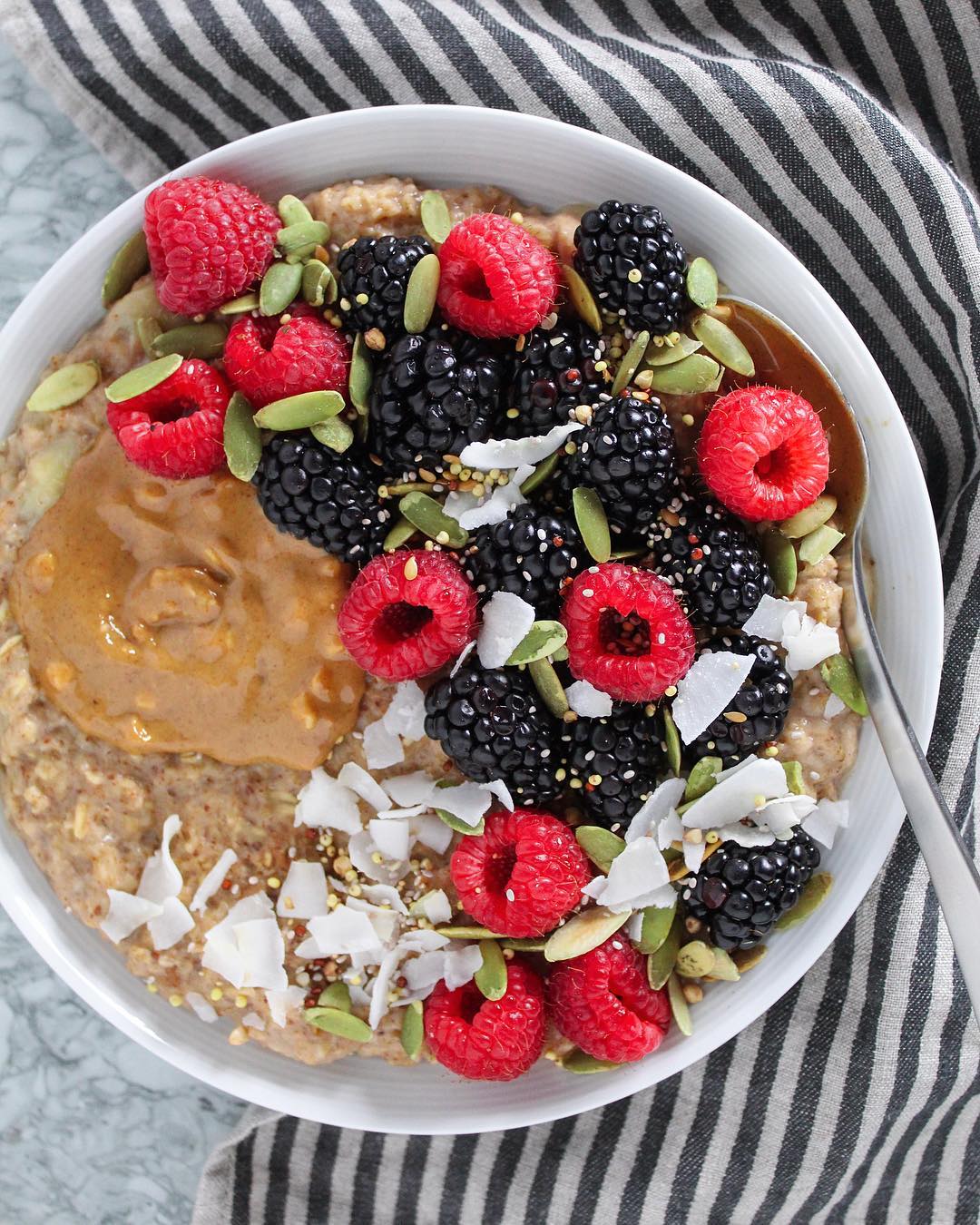 Quick Cinnamon Oatmeal with Banana and Flaxseed