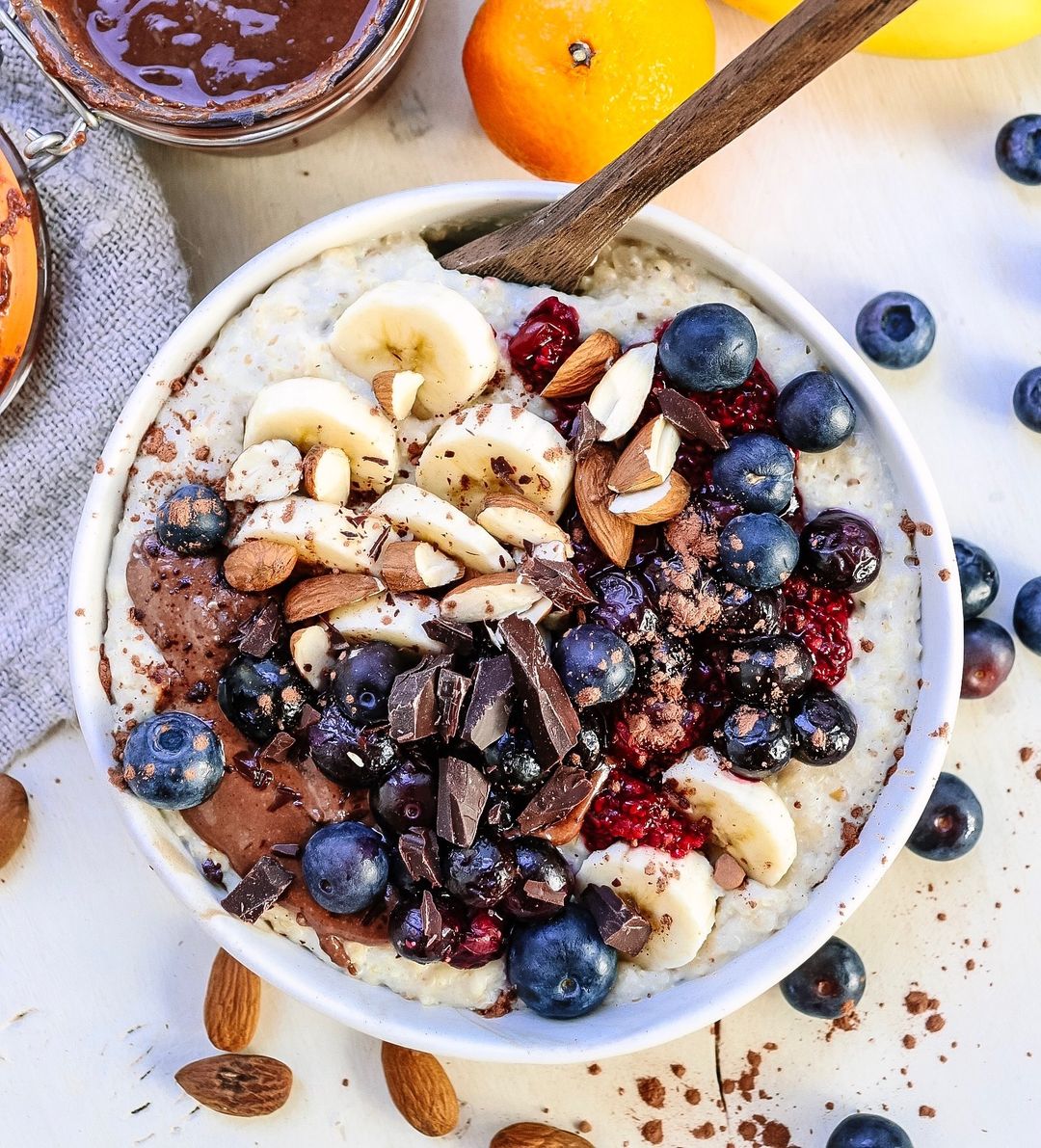 Delicious Porridge with Oats Quinoa Toppings