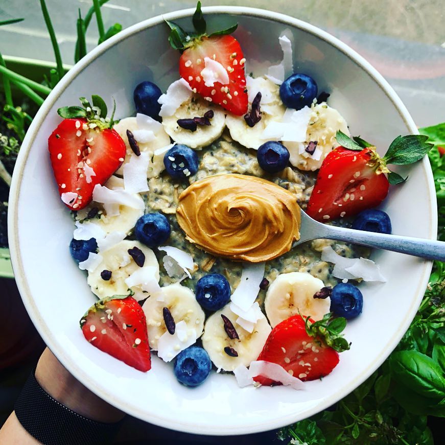 Breakfast Oats with Fresh Toppings