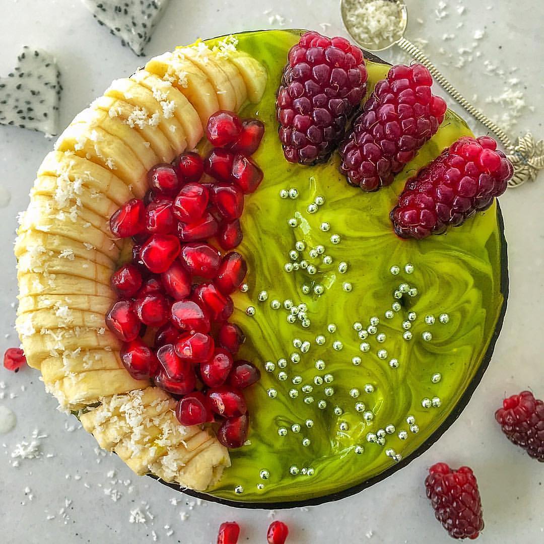 Frozen Banana Spirulina Smoothie Bowl
