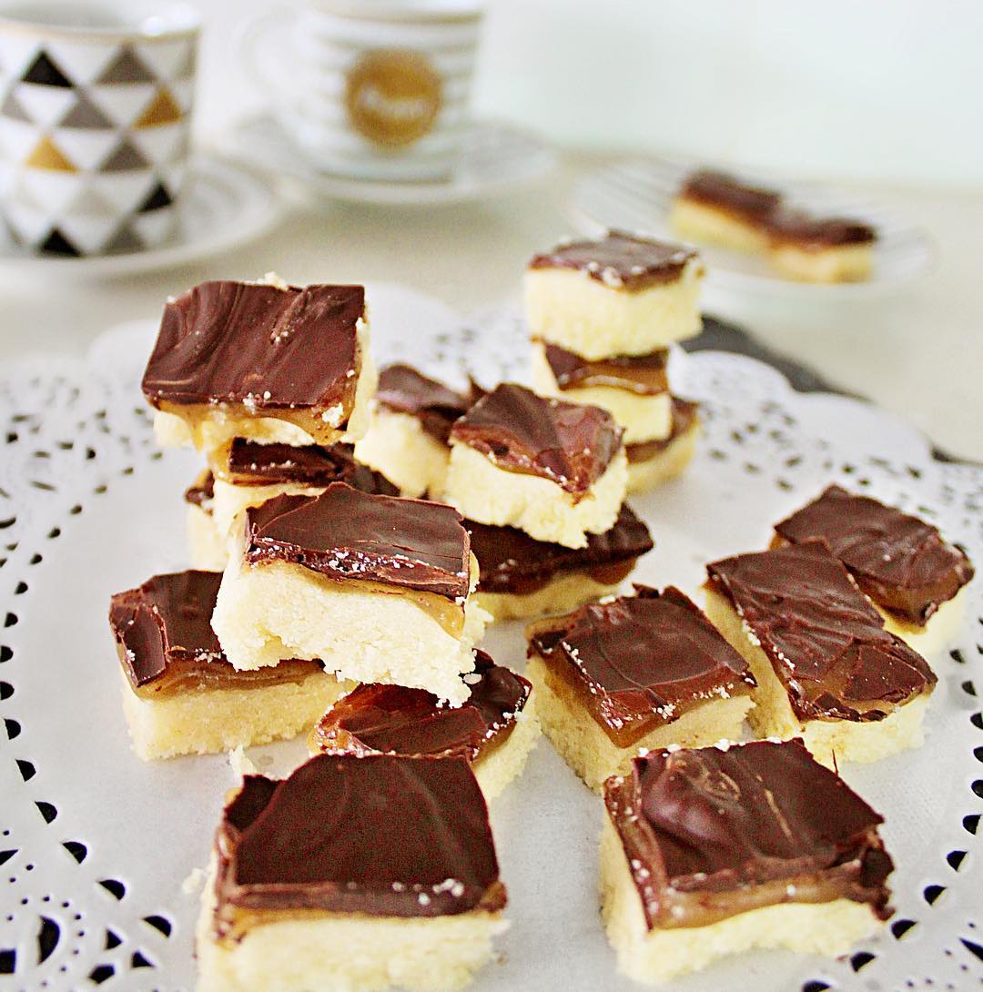 Vegan Shortbread Caramel Bars