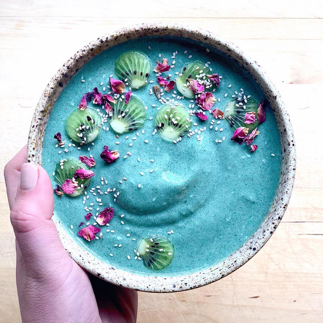 Blue Magic Smoothie with Spirulina Blend