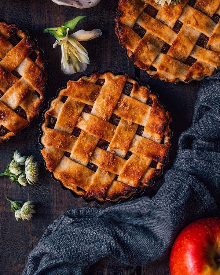 Vegan Apple Cinnamon Pies