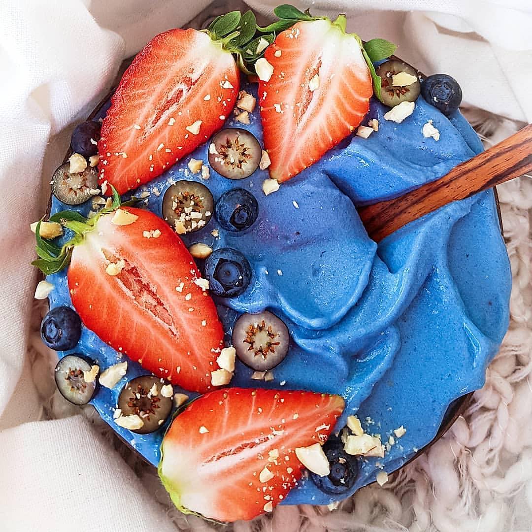 Vanilla Protein Banana Blueberry Smoothie Bowl