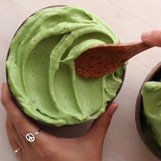 Vitamin-Packed Green Detox Smoothie