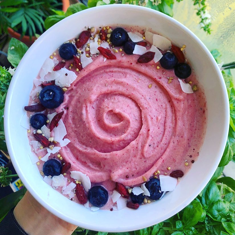 Healthy Strawberry Banana Breakfast Smoothie