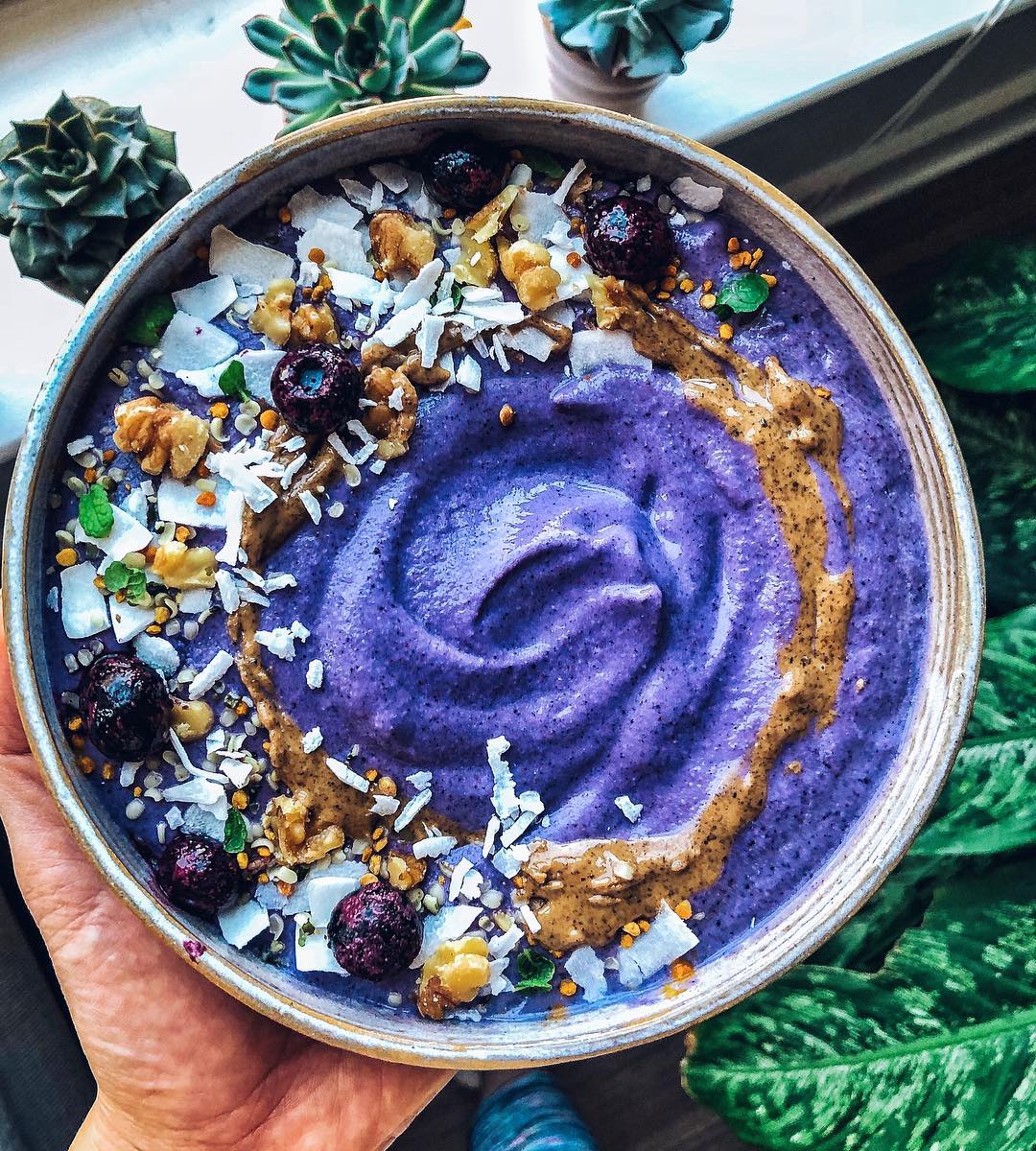 Healthy Blueberry Smoothie Bowl