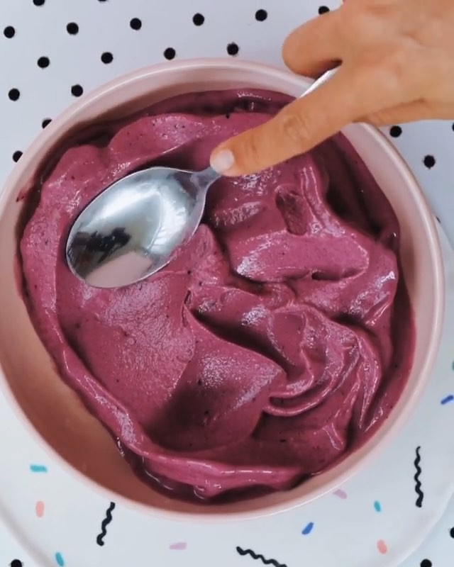 Thick and Creamy Acai Smoothie Bowl