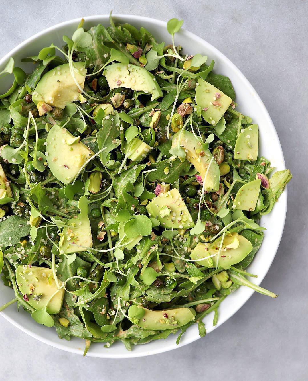 Arugula Salad with Spicy Cashew Dressing and Nuts