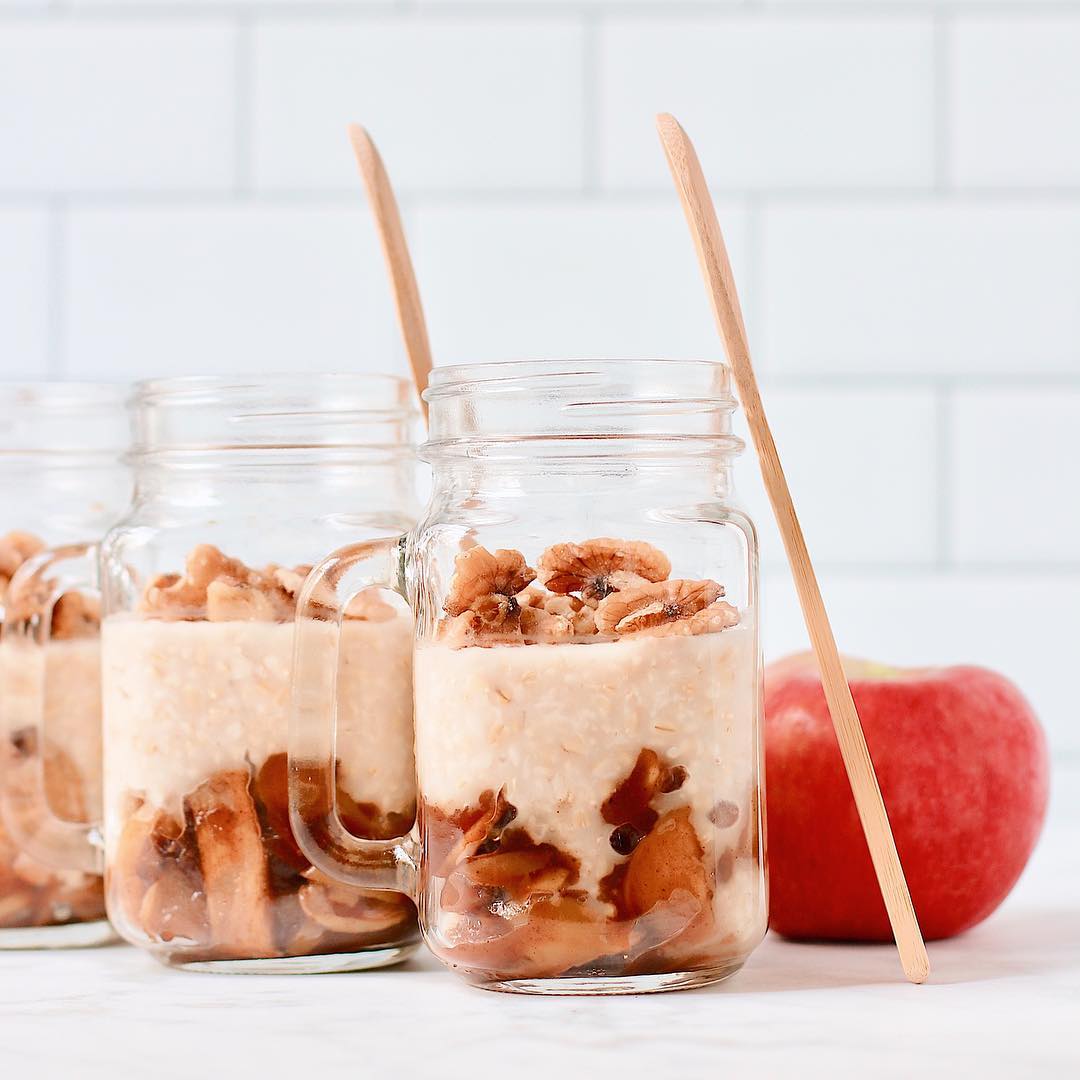 Easy Apple Pie Oatmeal Breakfast Jars