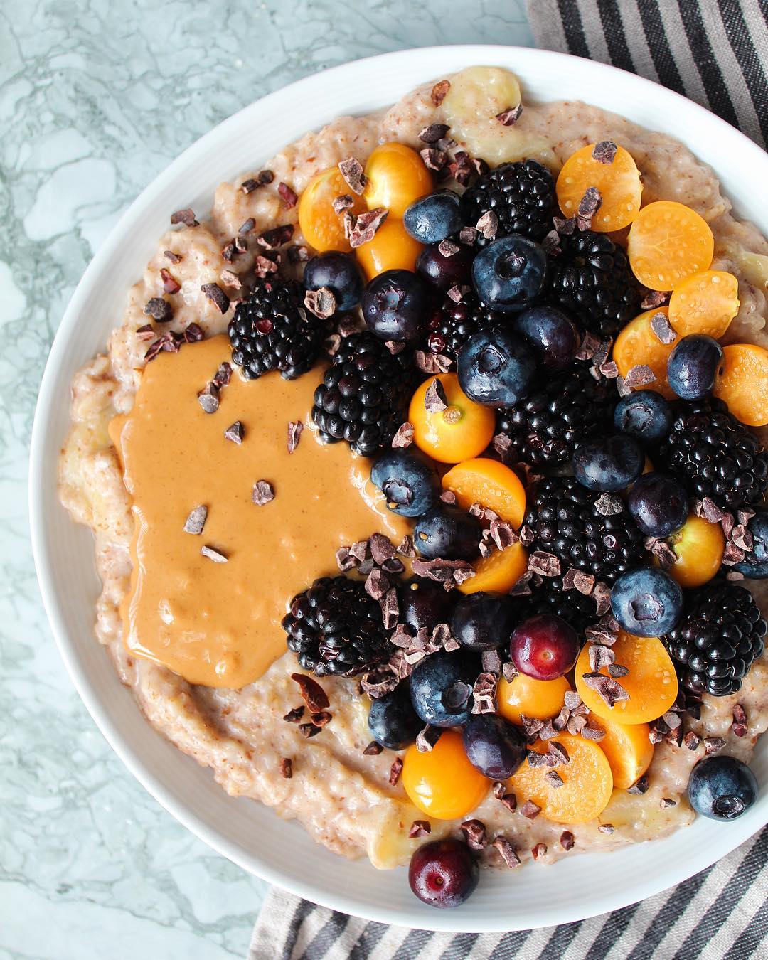 Quick Cinnamon Oatmeal with Almond Milk and Banana