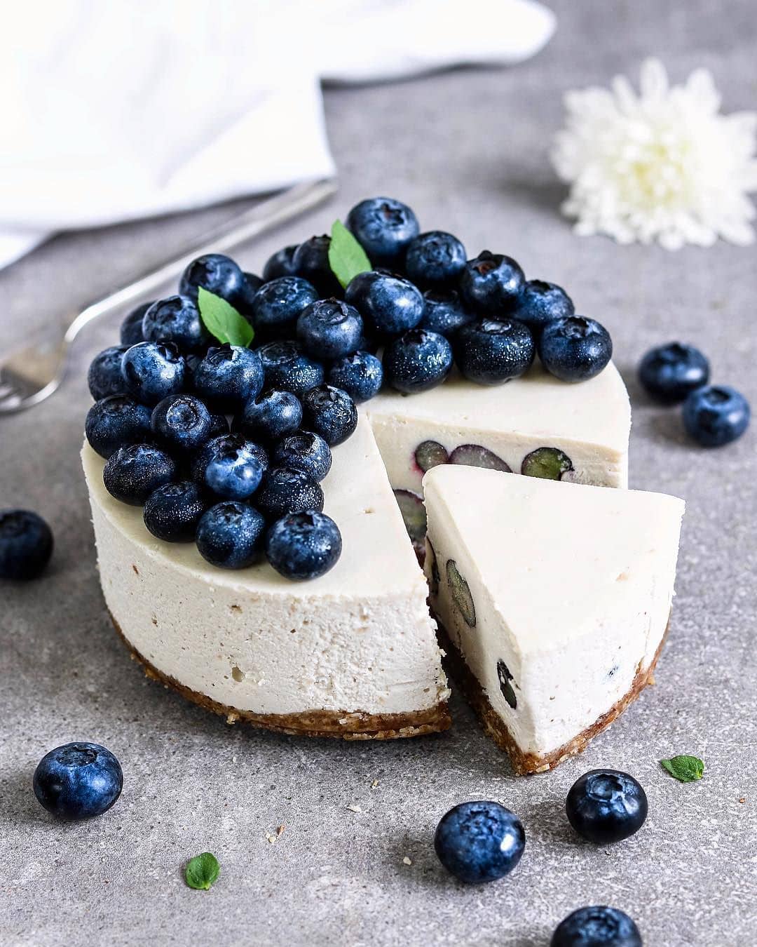 Vegan Raw Blueberry Cheesecake