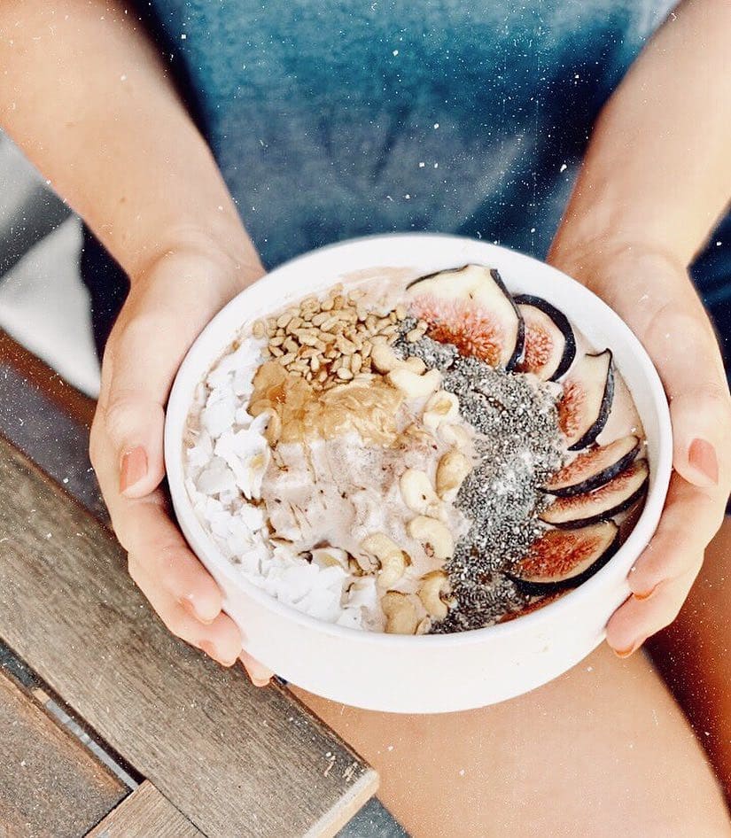 Refreshing Vegan Chocolate Smoothie Bowl Breakfast