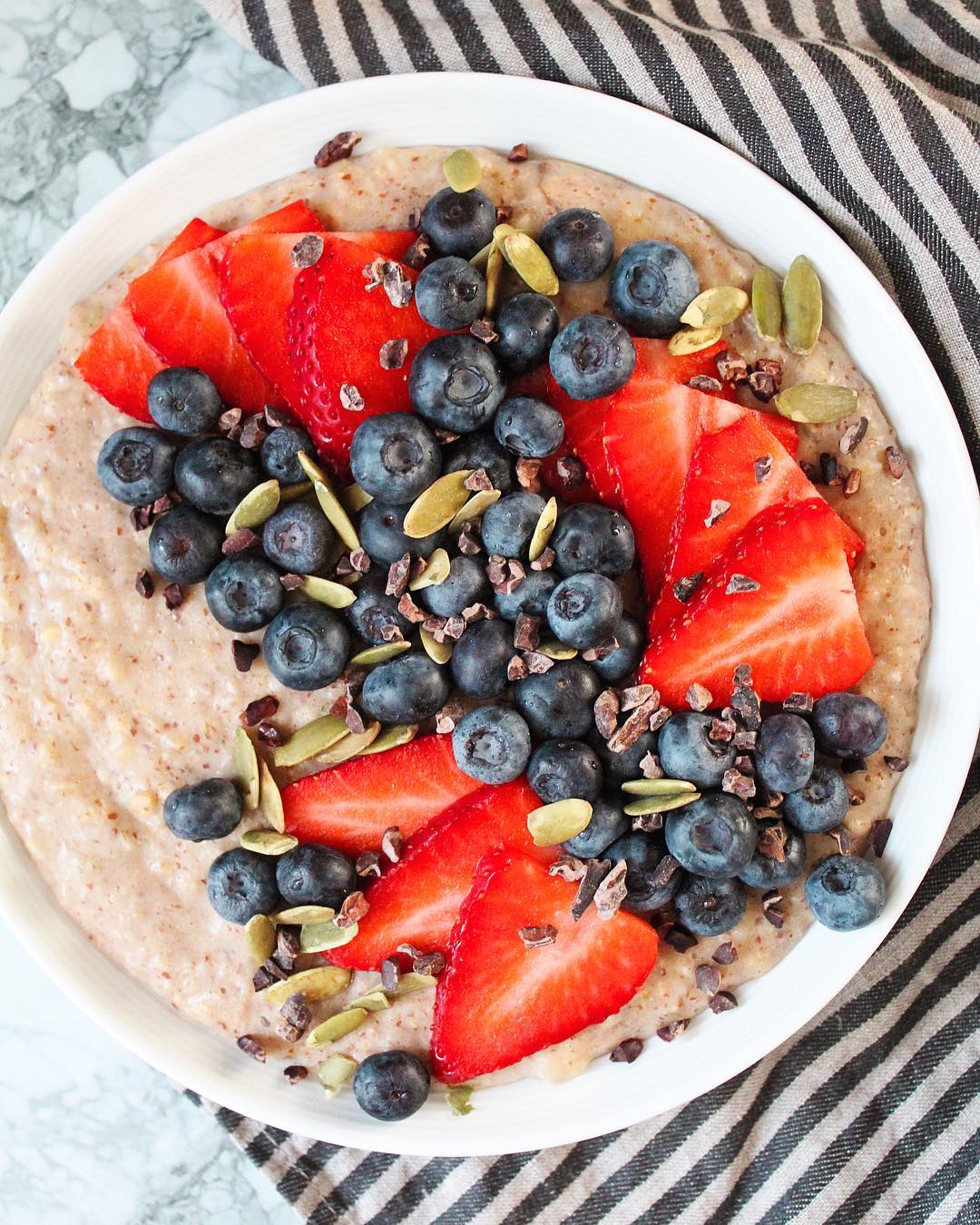 Easy Vanilla Oatmeal with Banana and Cinnamon