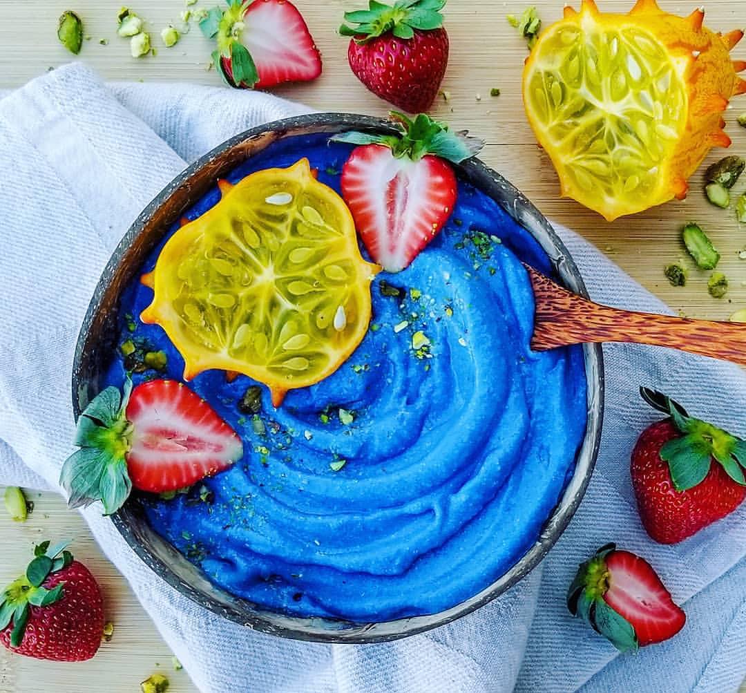 Spirulina Pineapple Mango Smoothie