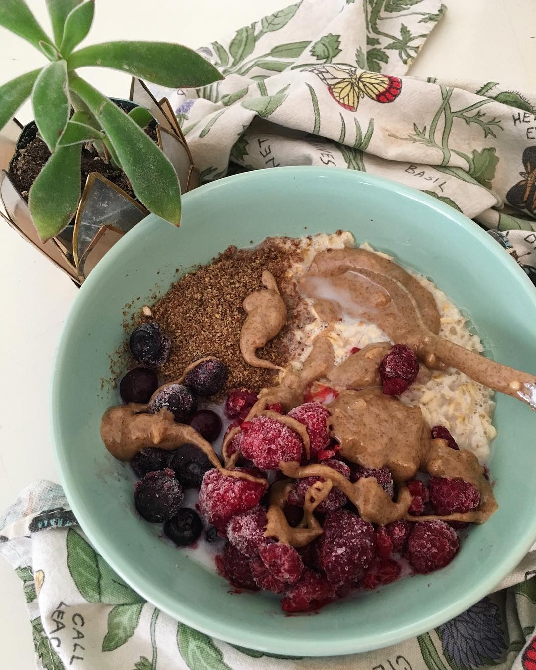 Perfect Customizable Oatmeal Breakfast Bowl