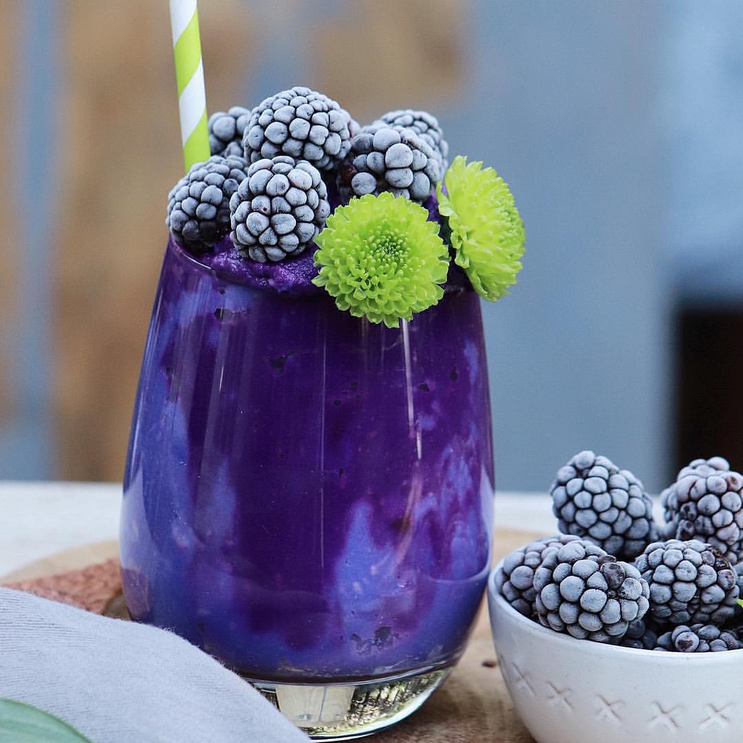 Blue and Blackberry Smoothie Bowl