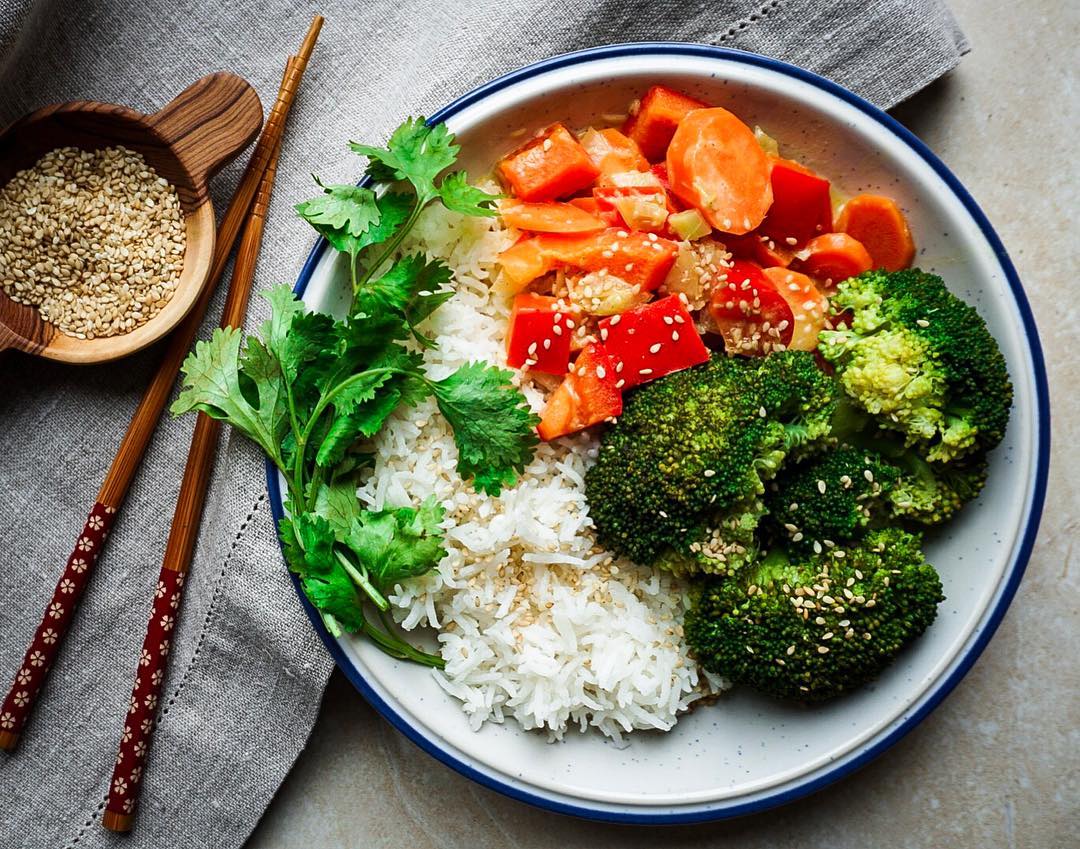 Quick Vegetable Curry with Rice and Broccoli