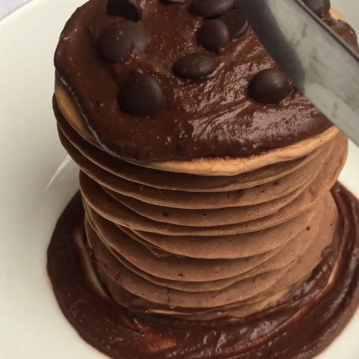 Healthy Spelt Pancakes with Chocolate Hummus