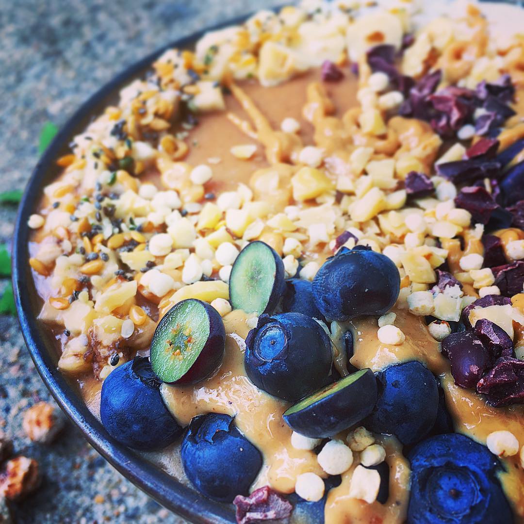 Easy Banana Caramel Smoothie with Toppings