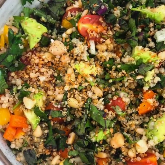 Quinoa Bowl with Raw Veggies