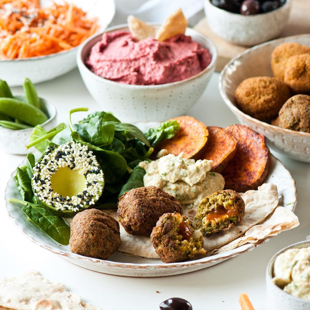 Easy Homemade Parsley and Beetroot Hummus