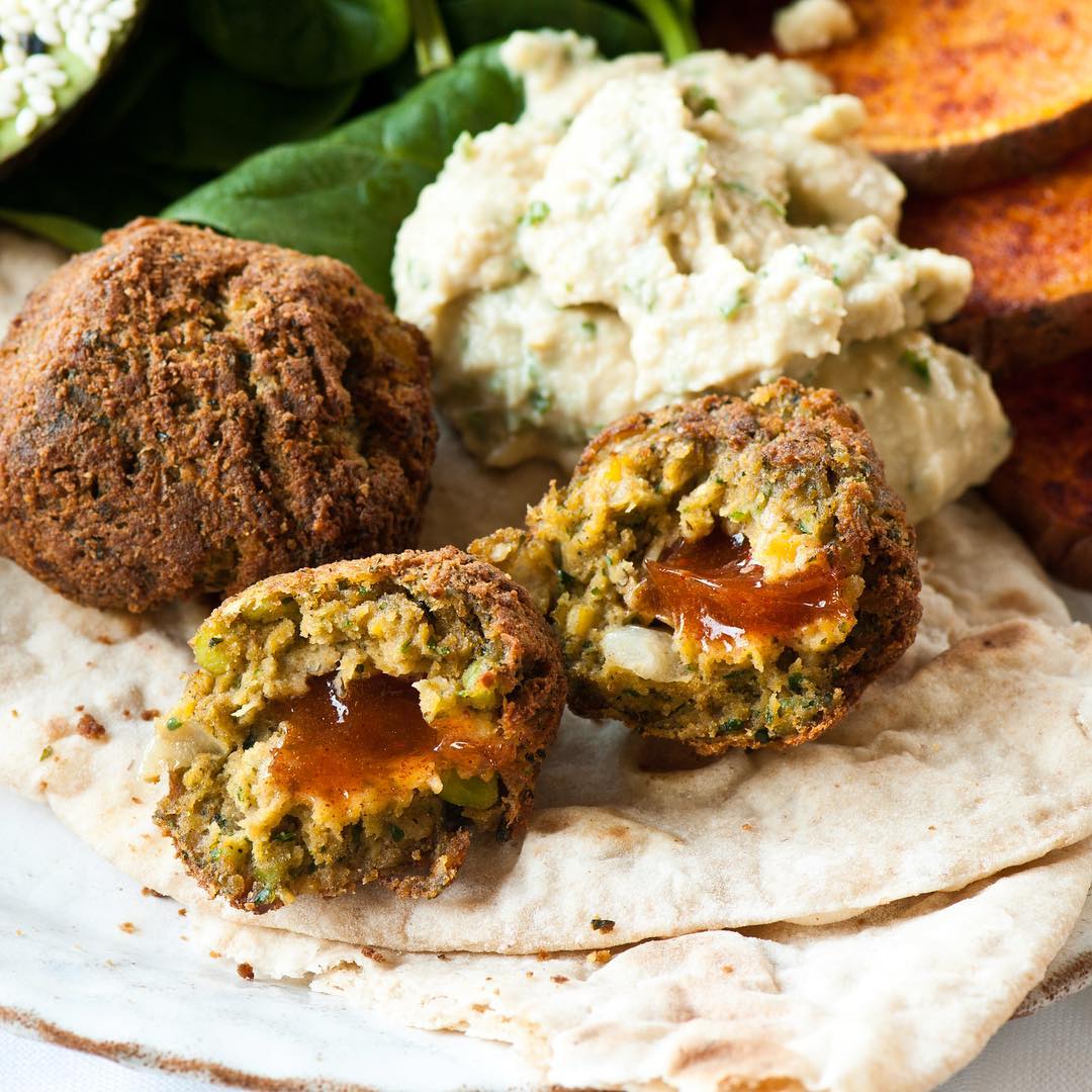 Easy Homemade Parsley and Beetroot Hummus