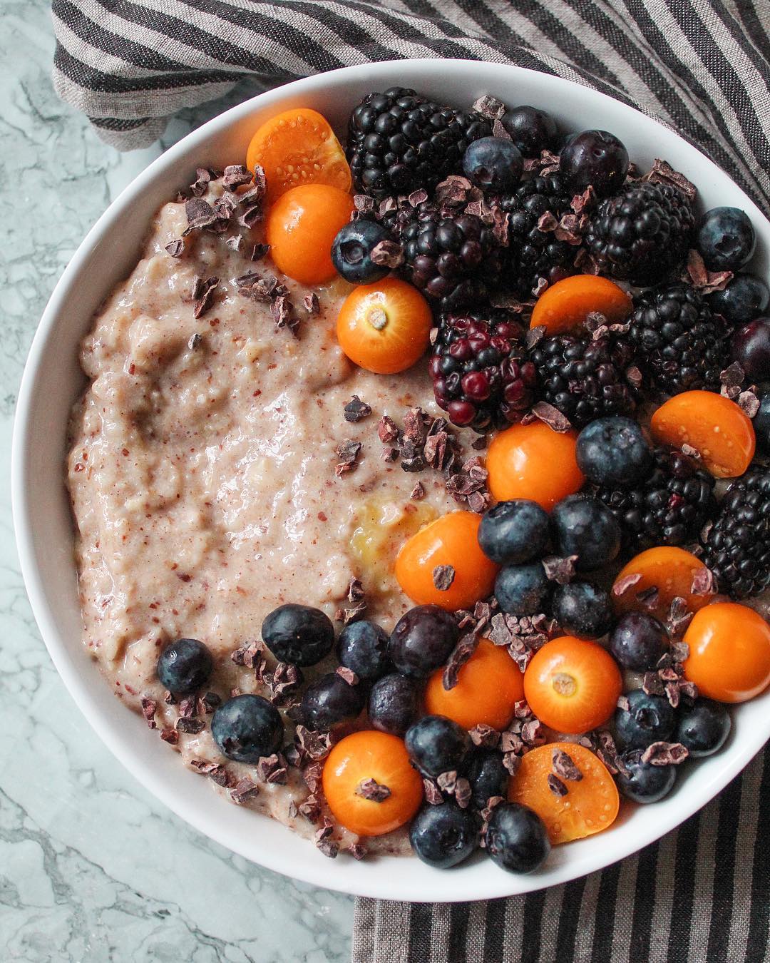 Easy Vegan Cinnamon Oatmeal Breakfast
