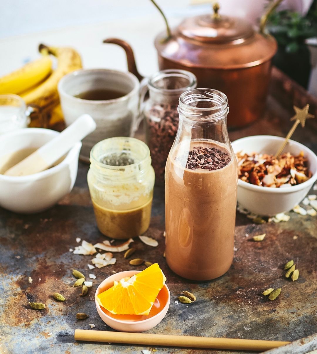 Refreshing Cardamom Cacao and Orange Smoothie