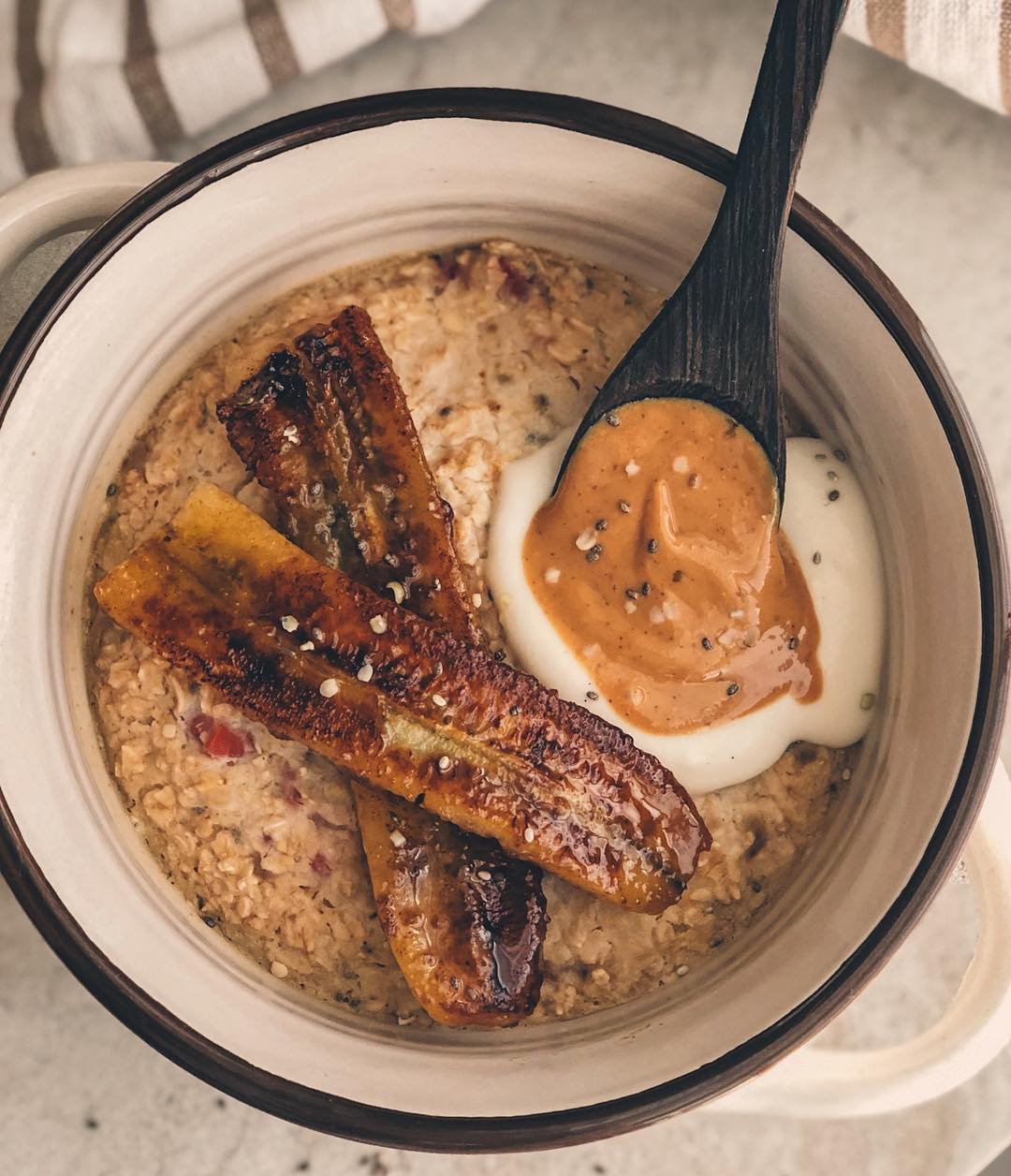 Creamy Baked Oats with Banana Topping